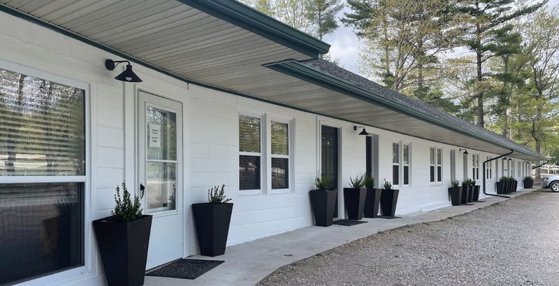 Inland Lakes Motel (Johnson Motel)